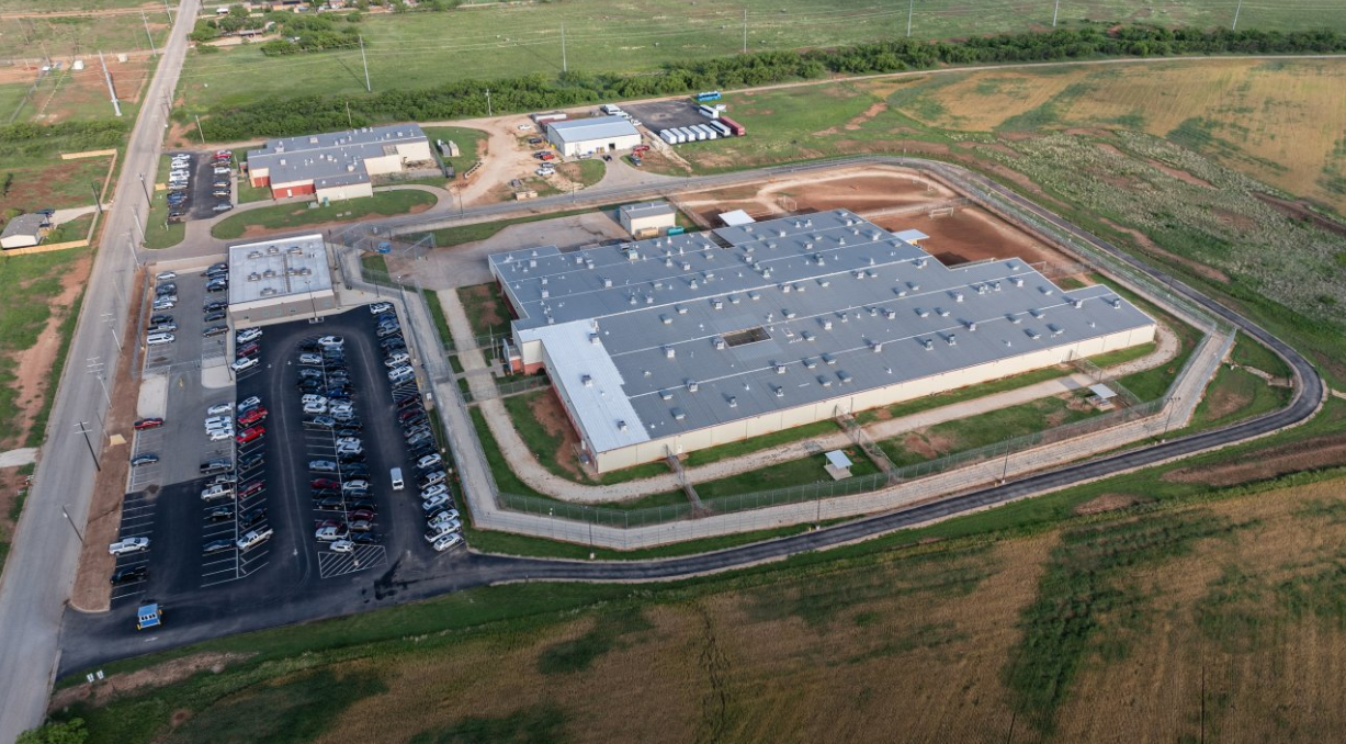 Imagen captada por un dron del Centro de Detención Bluebonnet, la instalación donde se encuentran los venezolanos en el centro de un fallo de la Corte Suprema de EE. UU., en Anson, Texas, EE. UU., el 29 de abril de 2025. REUTERS/Paul Ratje