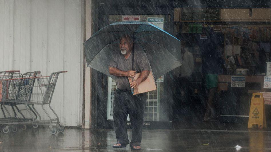 Hurricane Lala lashes Hawaii with strong winds and torrential rain