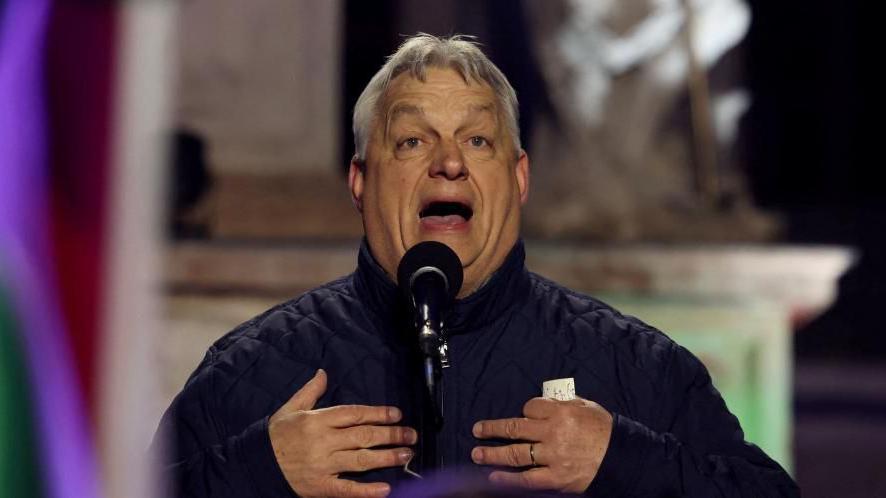 오르반, 3월 말 연설 도중 시위대의 야유에 동요하는 모습 보였다