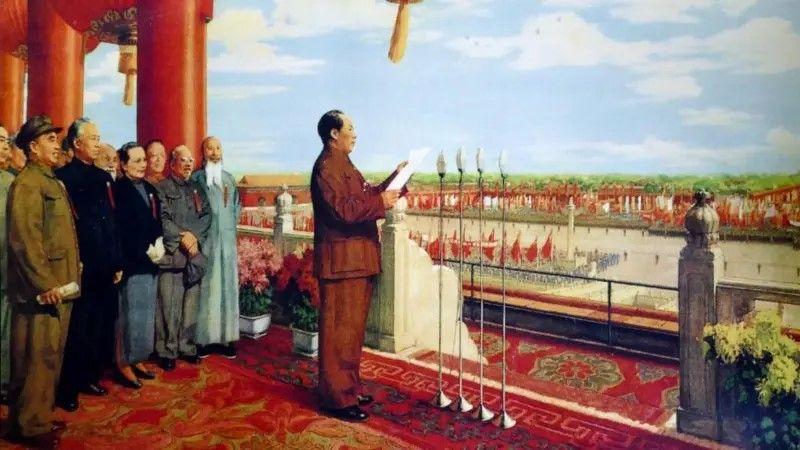 Mao memproklamasikan berdirinya Republik Rakyat China pada 1 Oktober 1949.