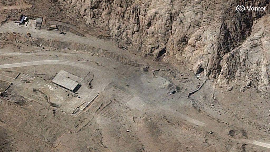 최근 공습 이후 이스파한의 터널 입구 위성사진