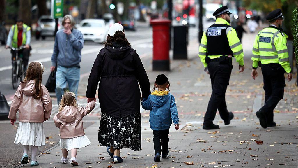 Jewish school heads spend more time on security than education, review finds