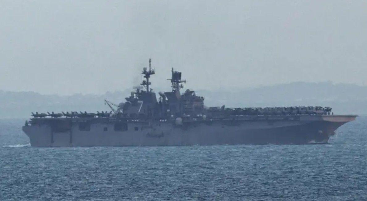 3월 17일에 촬영된 미 해군 상륙강습함 USS 트리폴리의 모습