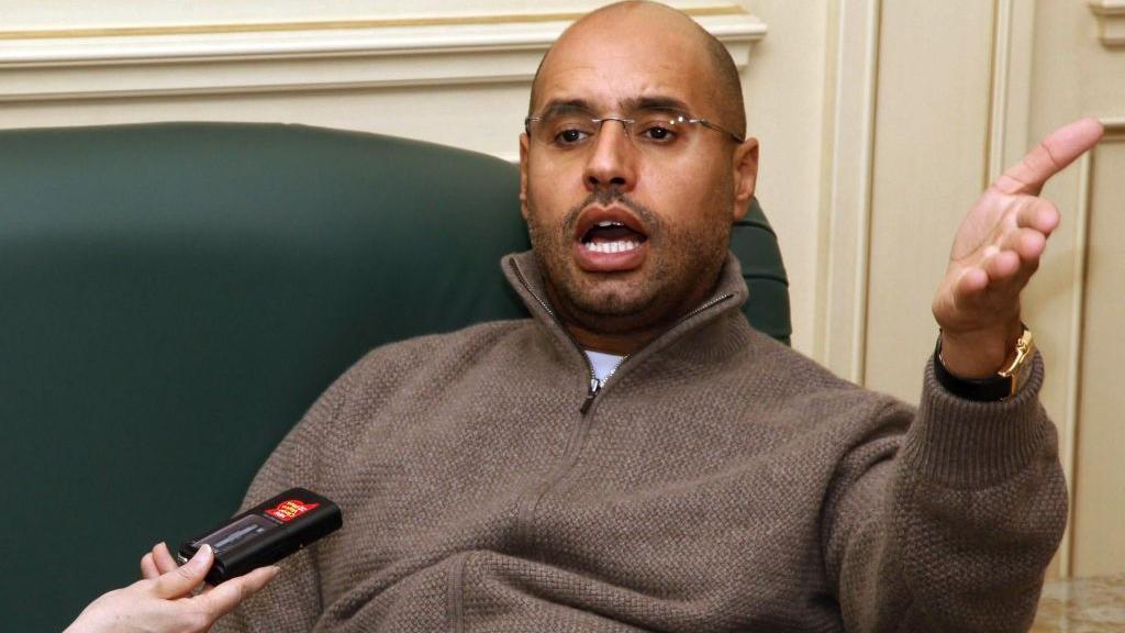 سيف الإسلام قال إنه أشرف على عملية نقل 5 ملايين يورو من الأموال الليبية إلى ساركوزي