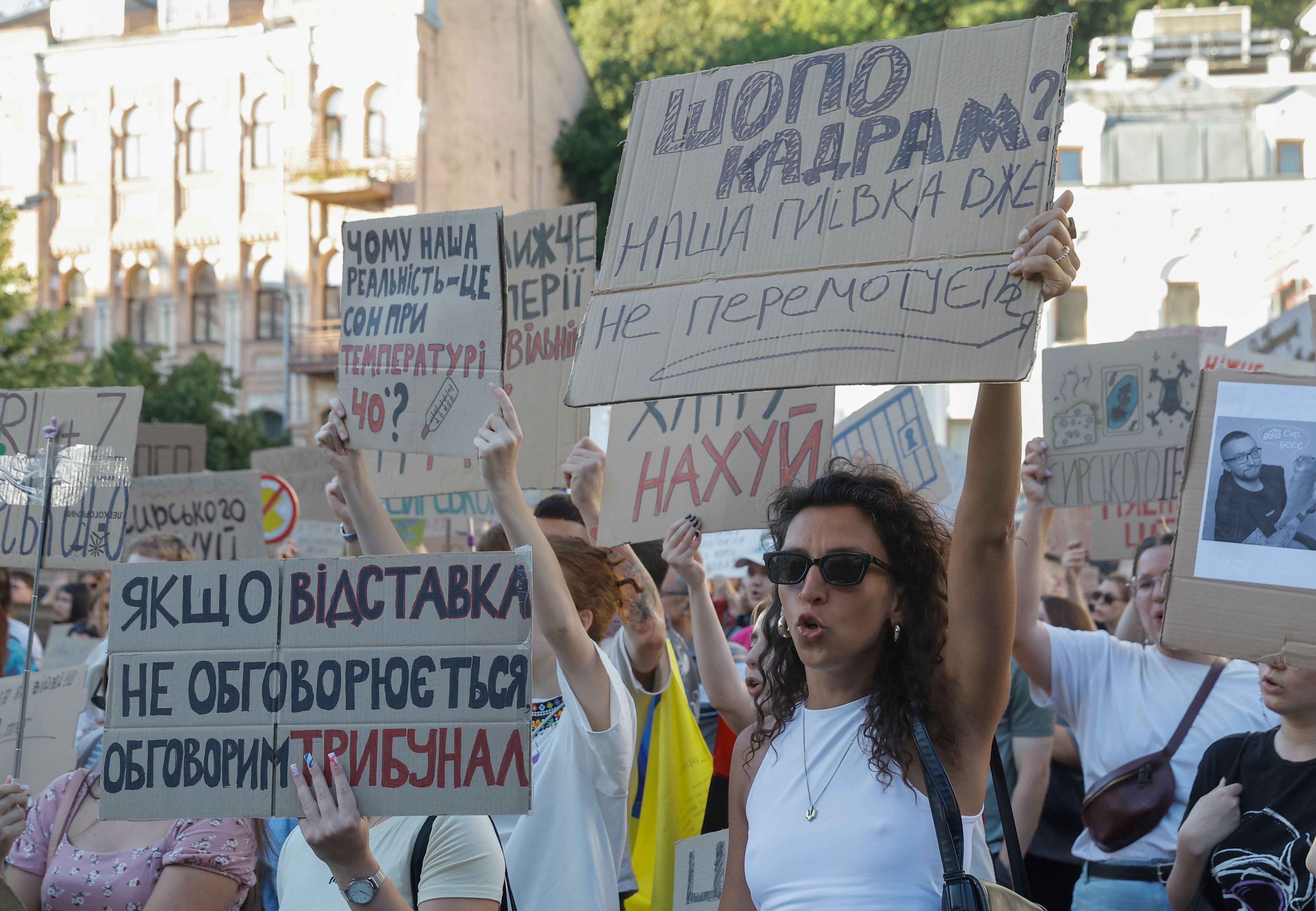 velike demonstracije u ukrajini kao podrška smenjenom ministru odbrane