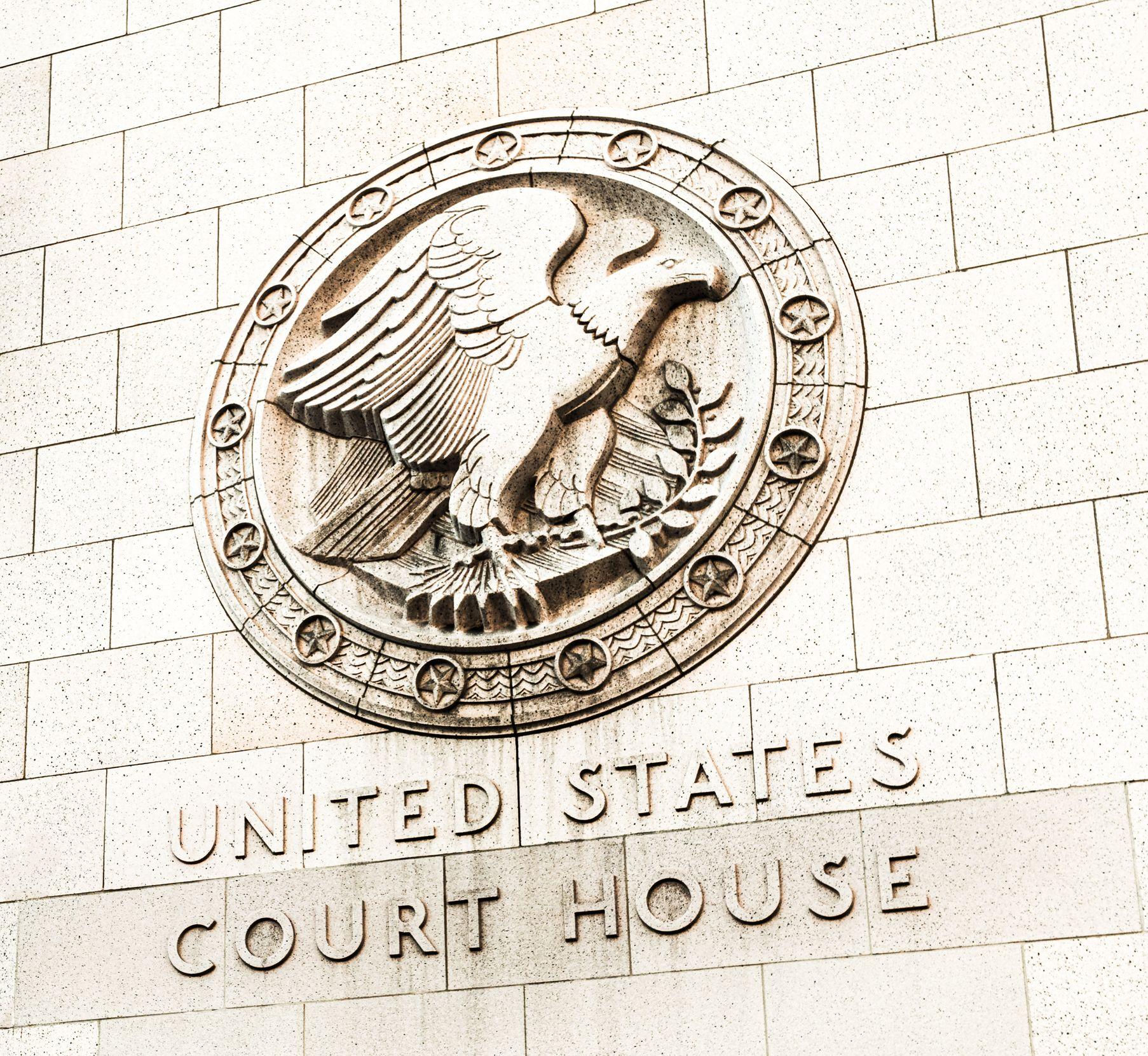 Logo de los tribunales en las cortes de California