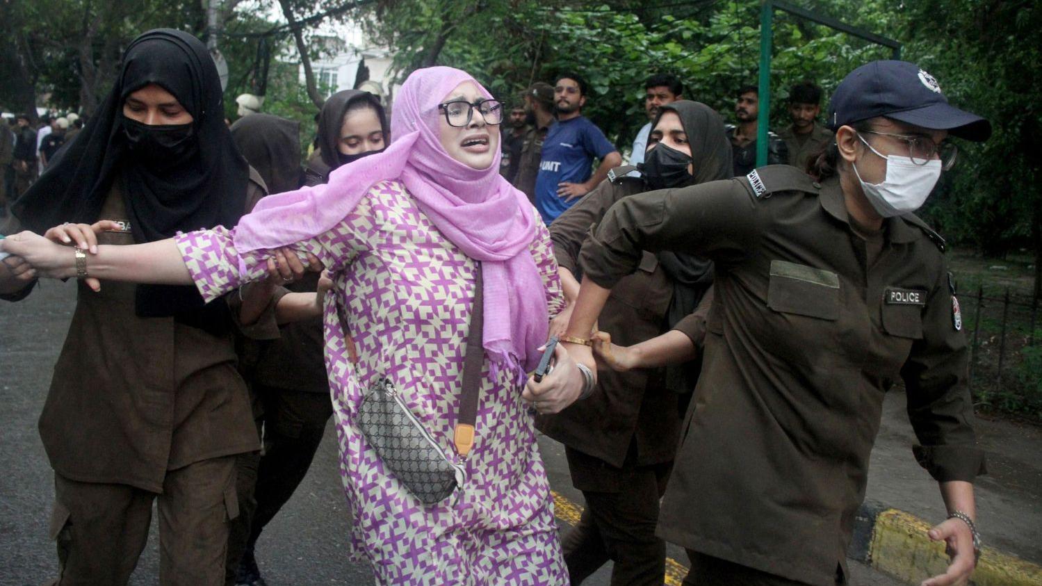 Pakistan restricts international media reporting