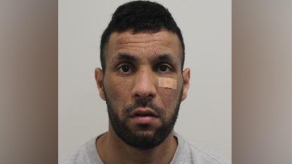 Foto de la policía de Enzo Conticello.