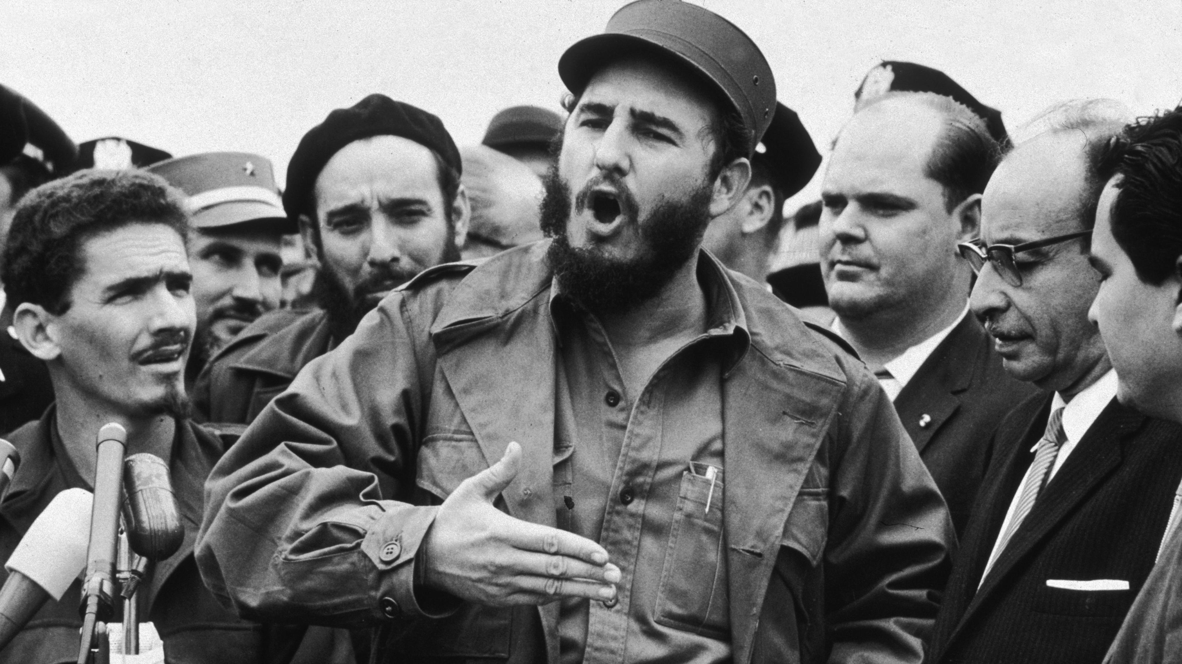 Fidel Kastro okružen novinarima u NJujorku 28. septembra 1960. 
