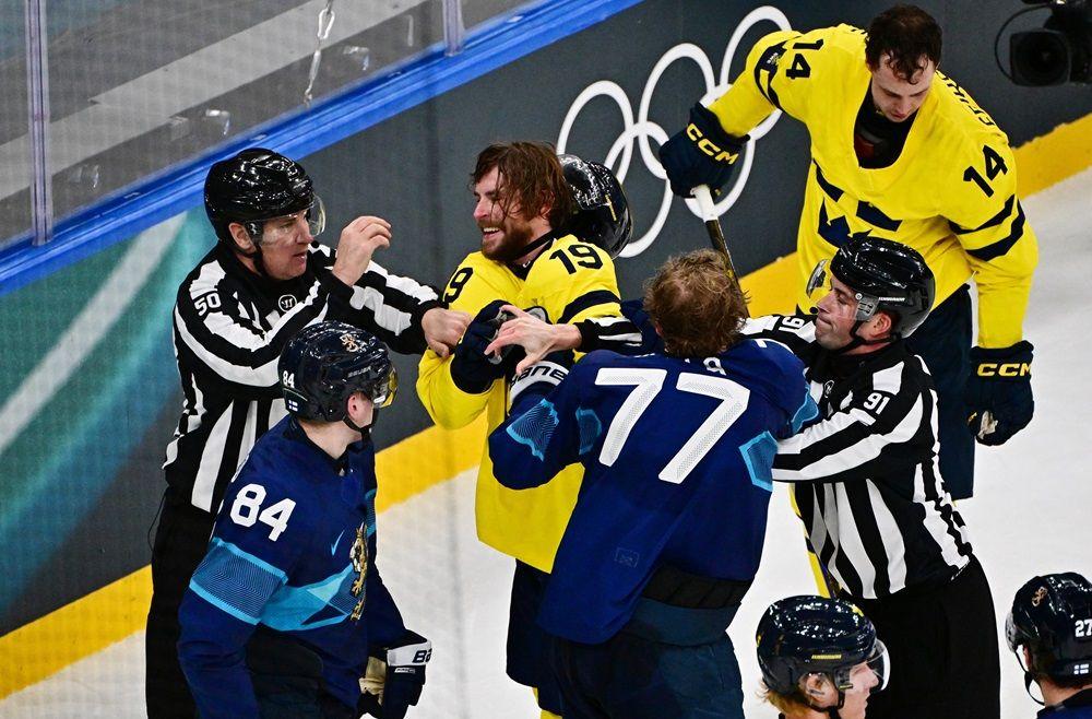 utakmica finske i švedske u hokeju na ledu na zimskim olimpijskim igrama, tuča u hokeju na ledu