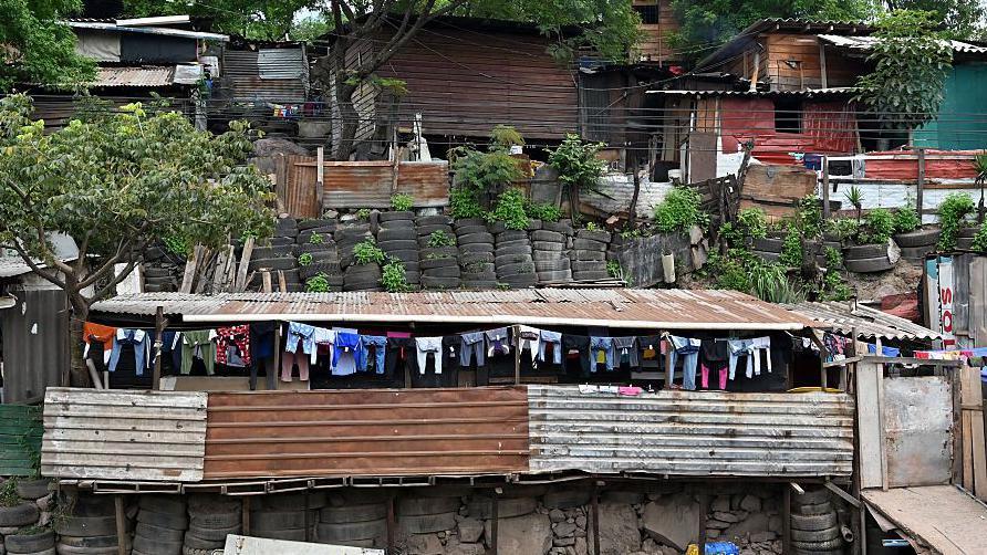 Casas pobres en El Guanabano, cerca de Tegucigalpa.