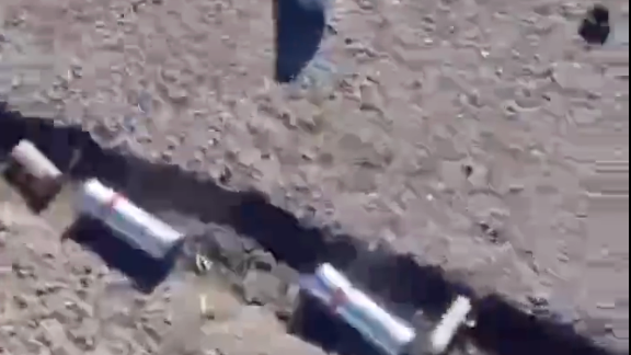 Casquillos de balas encontrados en el suelo tras los disparos de las fuerzas de seguridad en Lumar, cerca de la frontera con Irak.