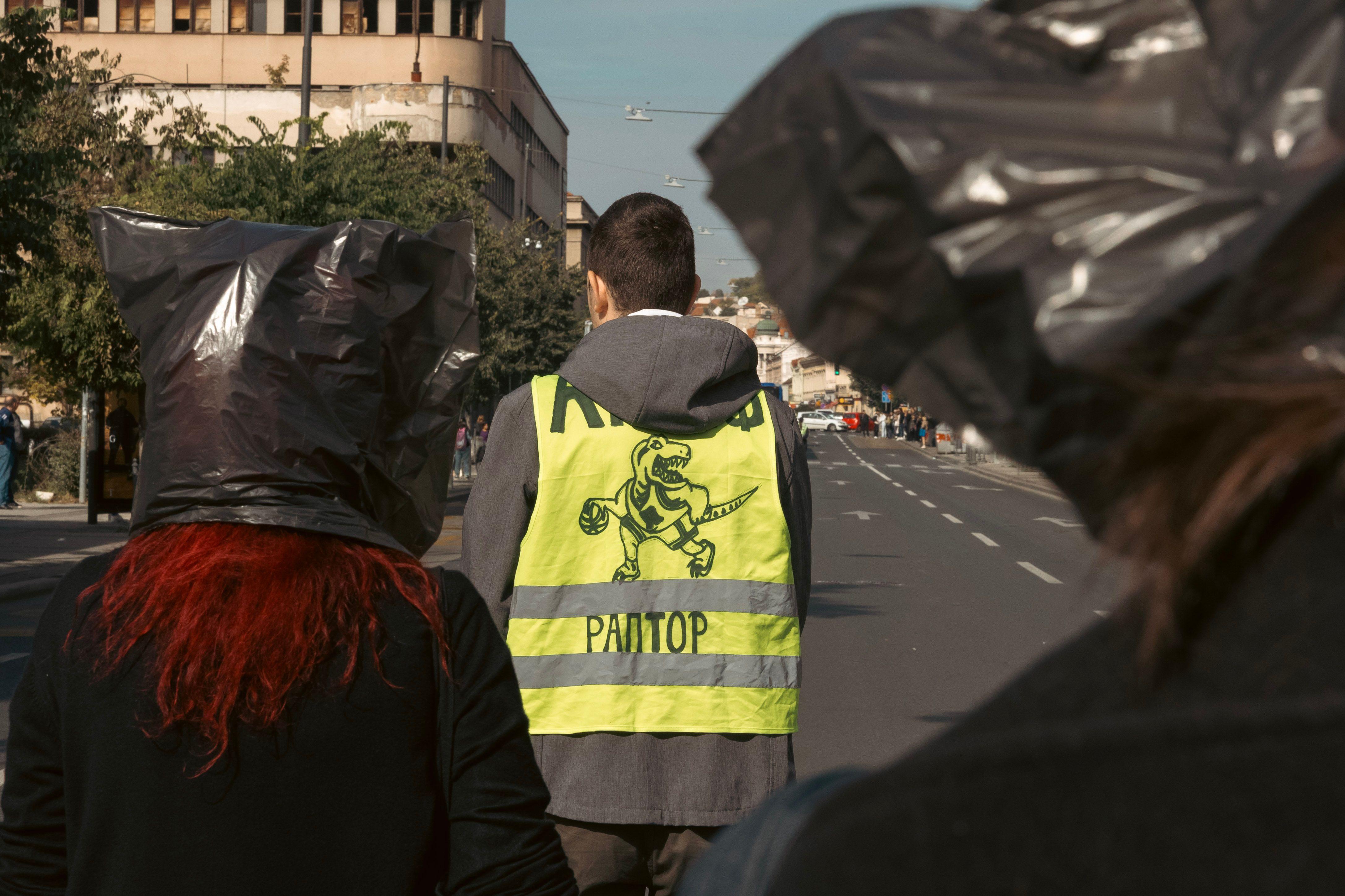 Performans u Zemunu posle napada na studentkinju