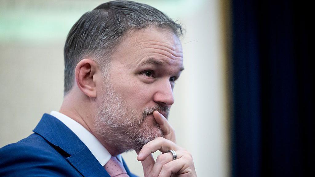 Jamieson Greer con rostro pensativo 