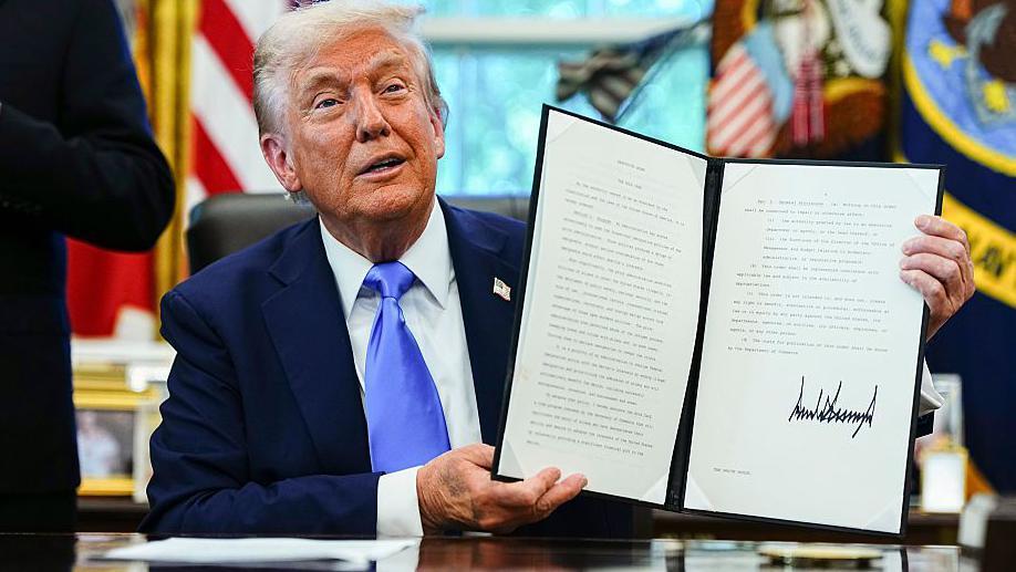Trump firmó una proclamación con la nueva tarifa este viernes.