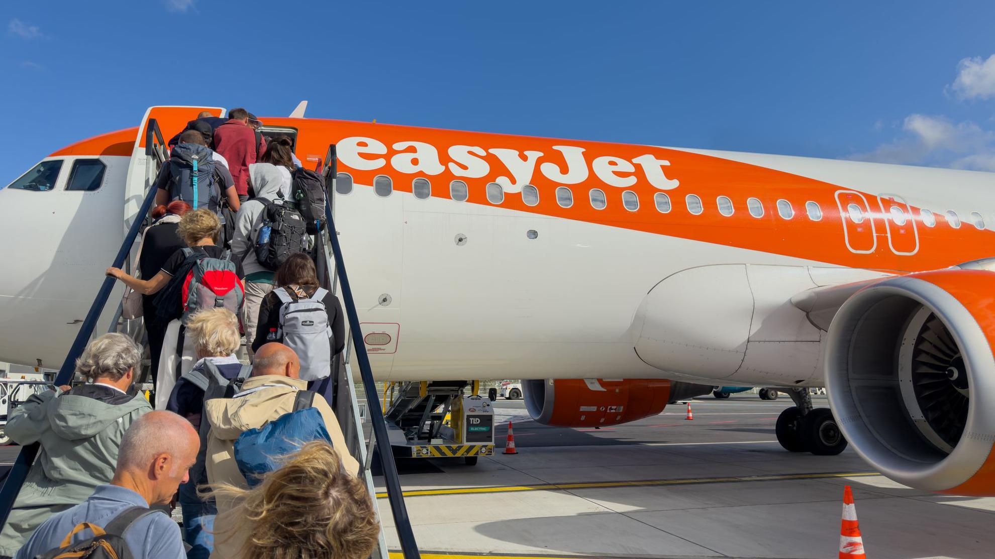 EasyJet agrees to £5.7bn takeover by US firm 