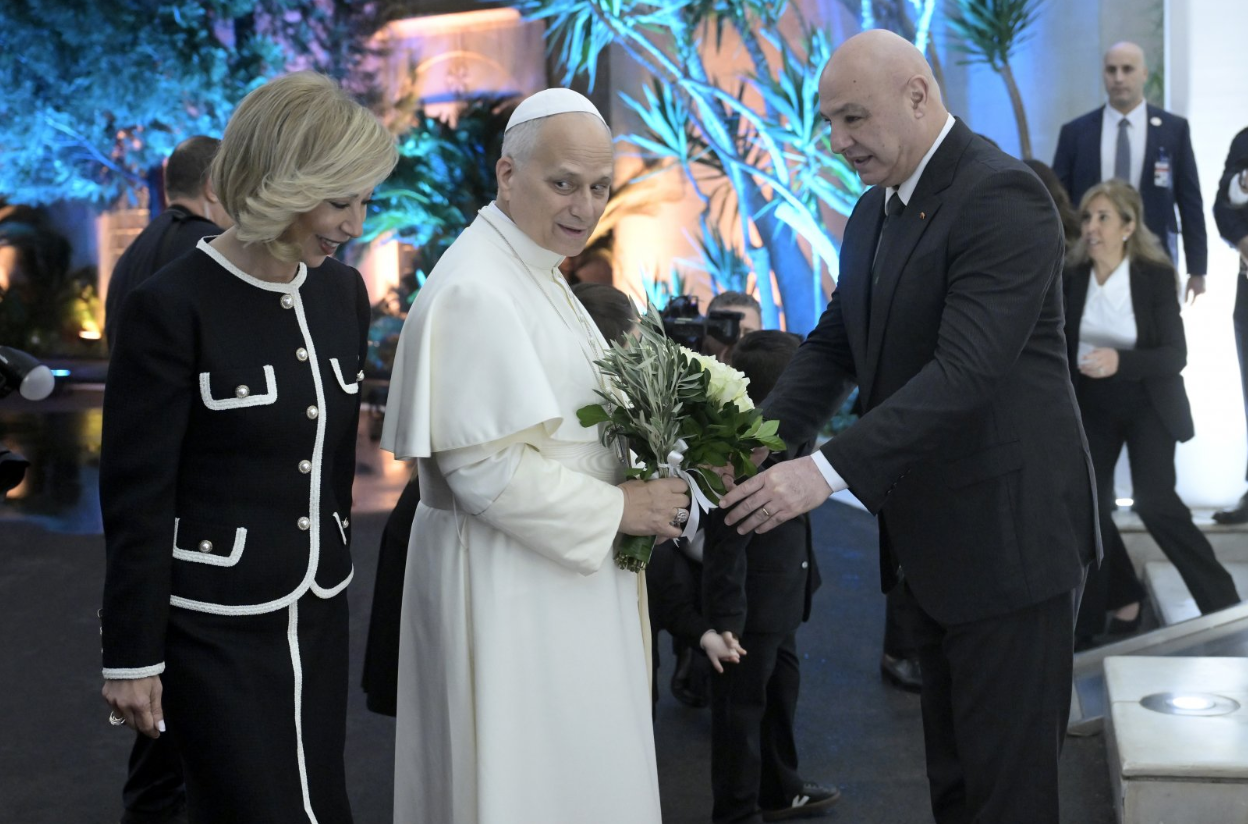     ()   ()         ()       ǡ  ʡ 
