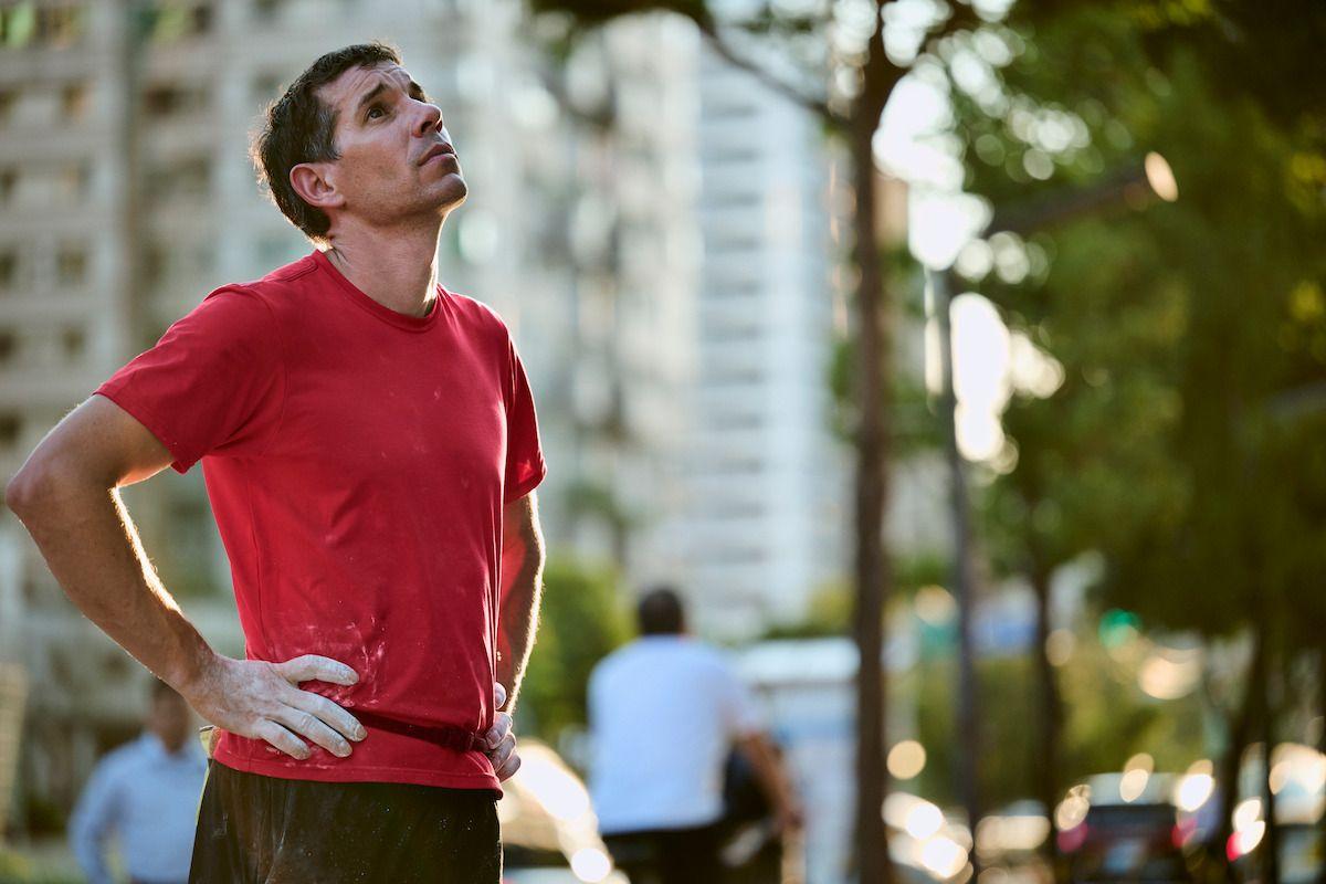 霍諾德的挑戰是否過度「表演化」引起攀岩圈爭論