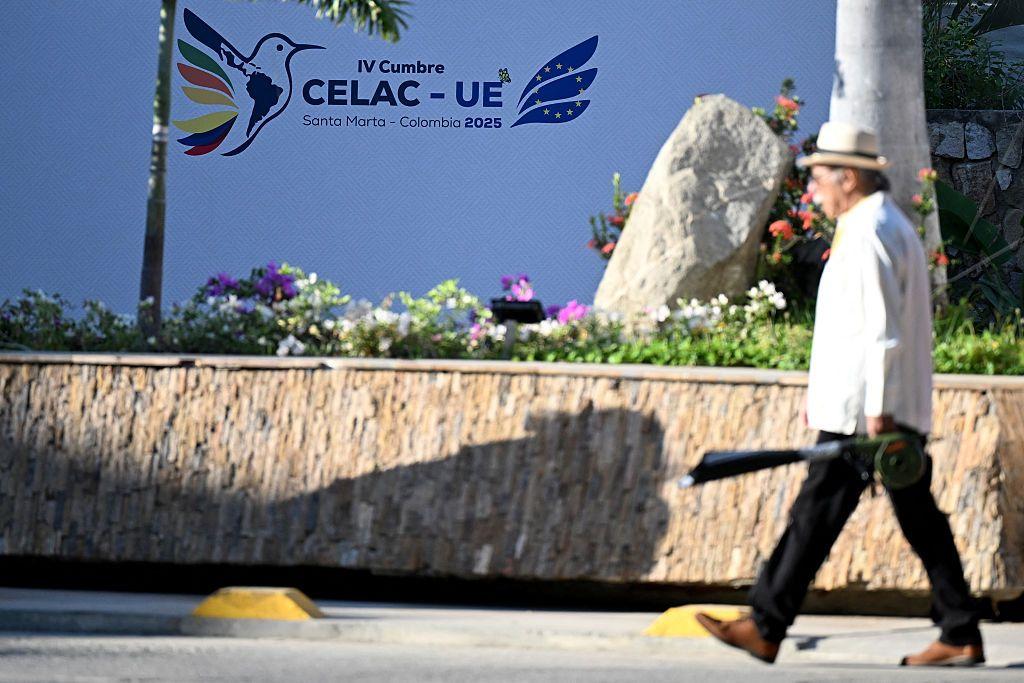 Placa da cúpula da Celac na Colômbia