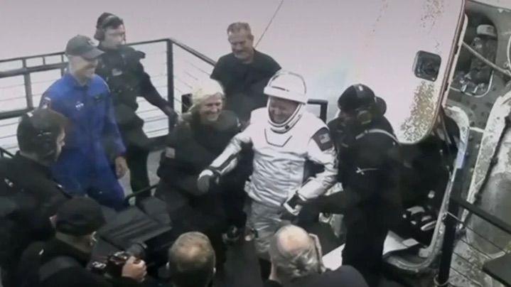 Astronauts splash down to Earth after medical evacuation from space station