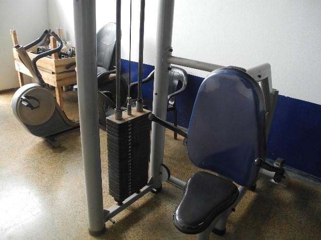 Aparelhos de muscula&ccedil;&atilde;o localizados na &aacute;rea comum de acesso geral