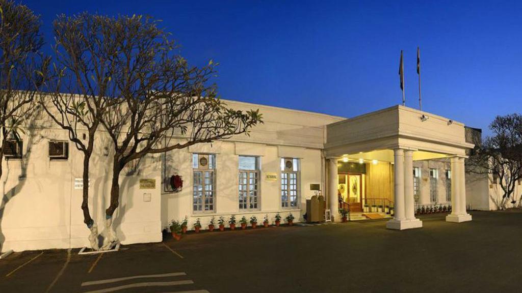 The main entrance of the Delhi Gymkhana Club.