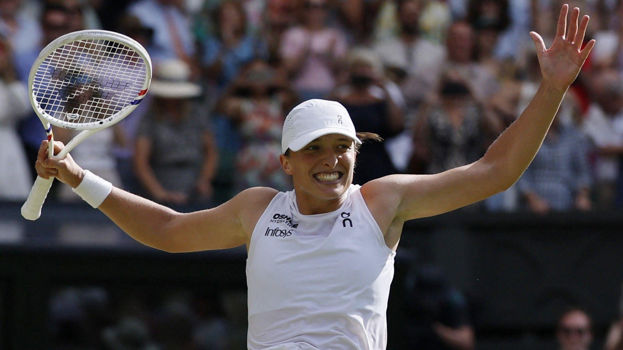 Wimbledon: Swiatek beats Anisimova 6-0 6-0 to win title - reaction