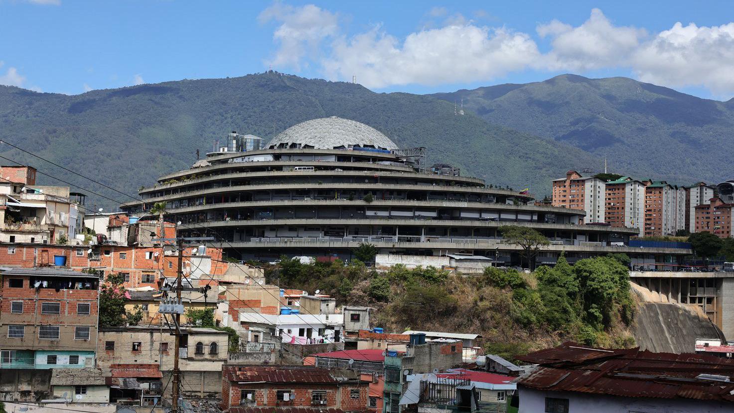 Vista de El Helicoide antes de la liberación de presos políticos el 8 de enero de 2026 en Caracas, Venezuela.