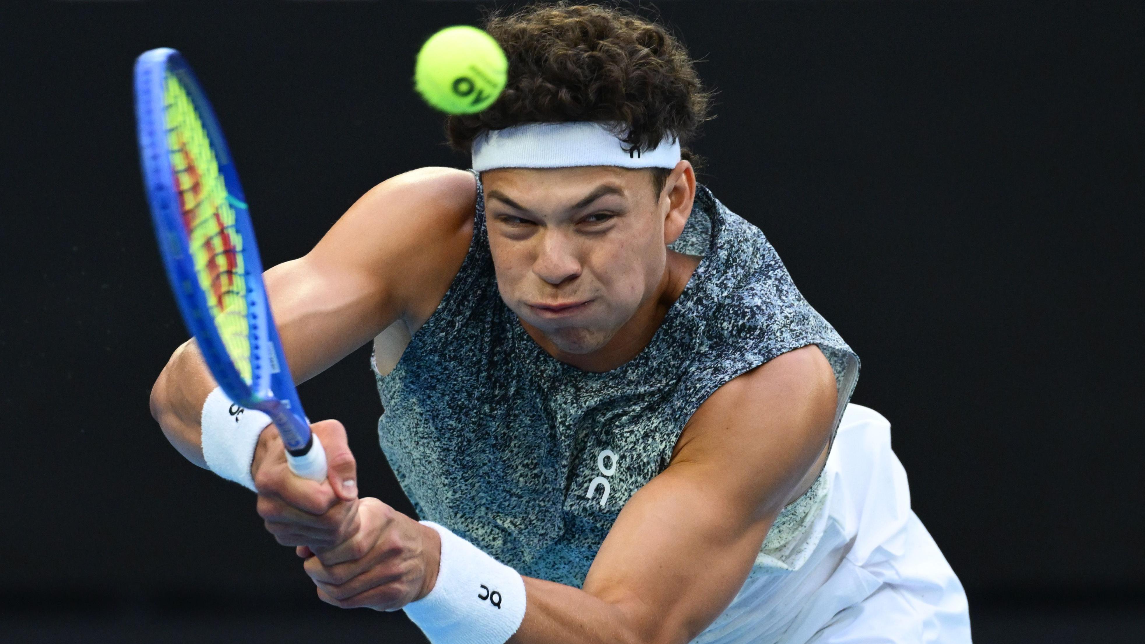 Australian Open: Sinner & Shelton on serve in tight first set - listen & follow