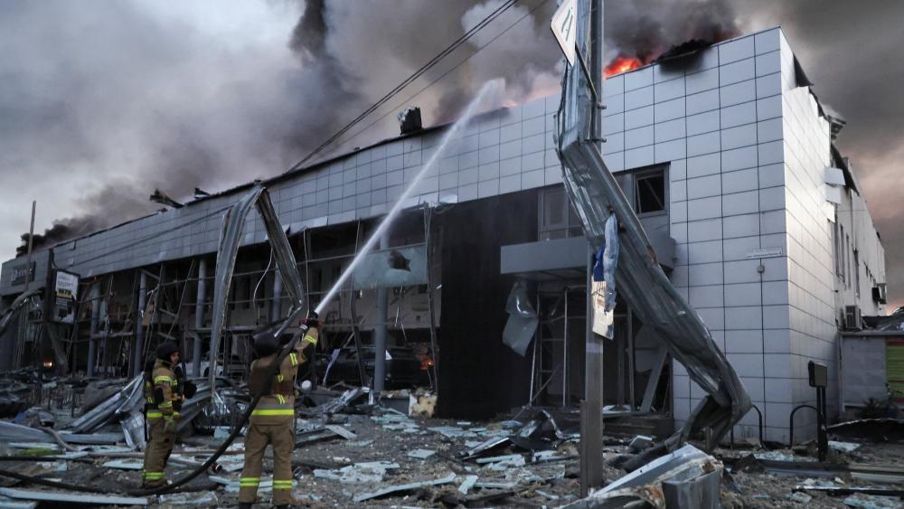 Vatrogasci gase požar u zgradi