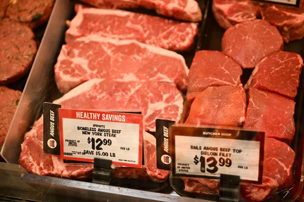 Carnes à venda em supermercado nos EUA