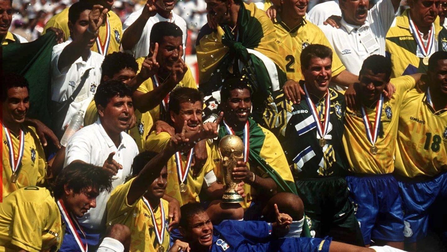 A sele&ccedil;&atilde;o brasileira comemora a conquista da Copa do Mundo de 1994