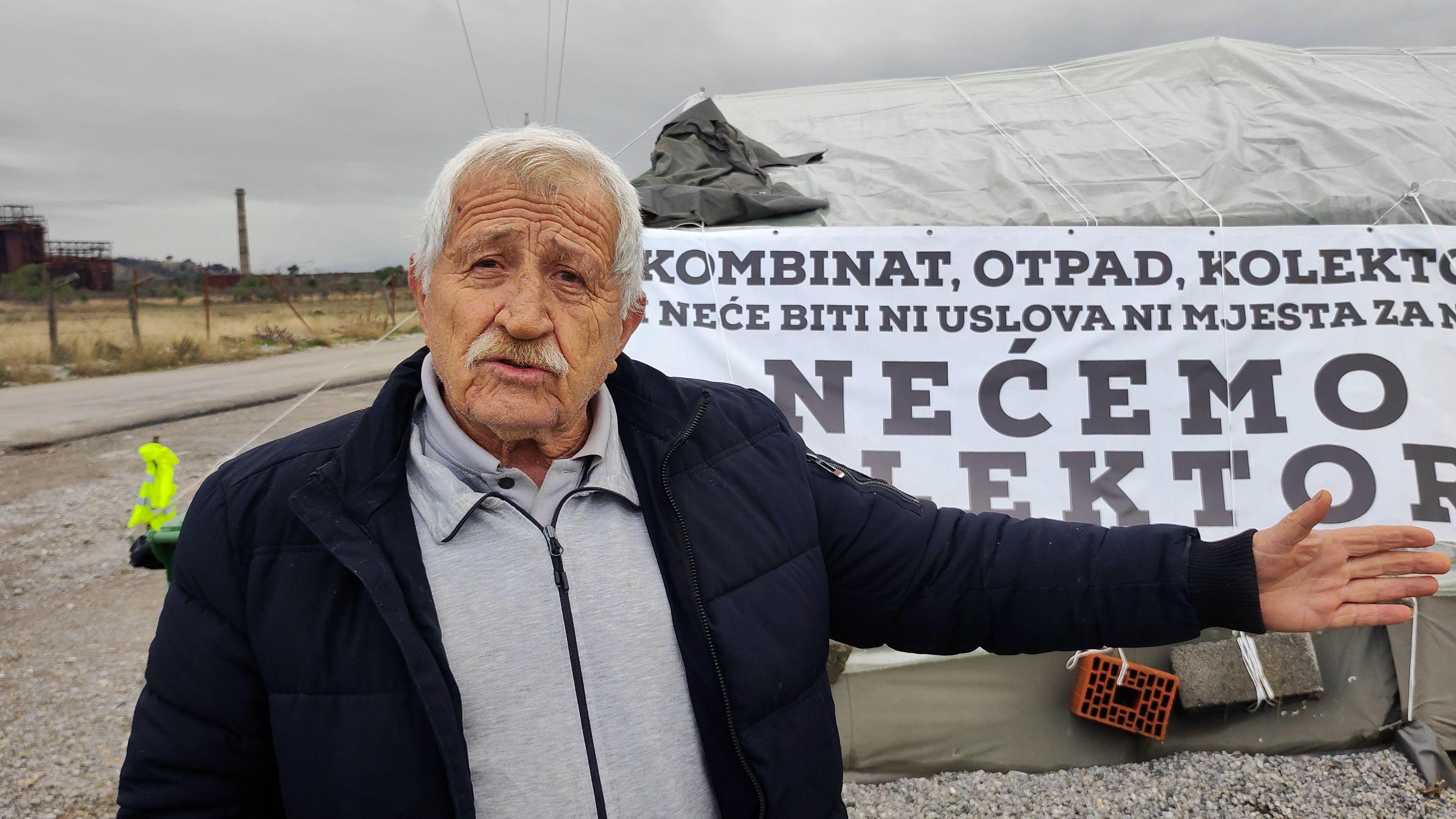 Kolektor otpadnih voda kao glavno političko pitanje u Crnoj Gori 1 Sedi čovek s brkovima ispred šatora i protestne parole da neće kolektor/