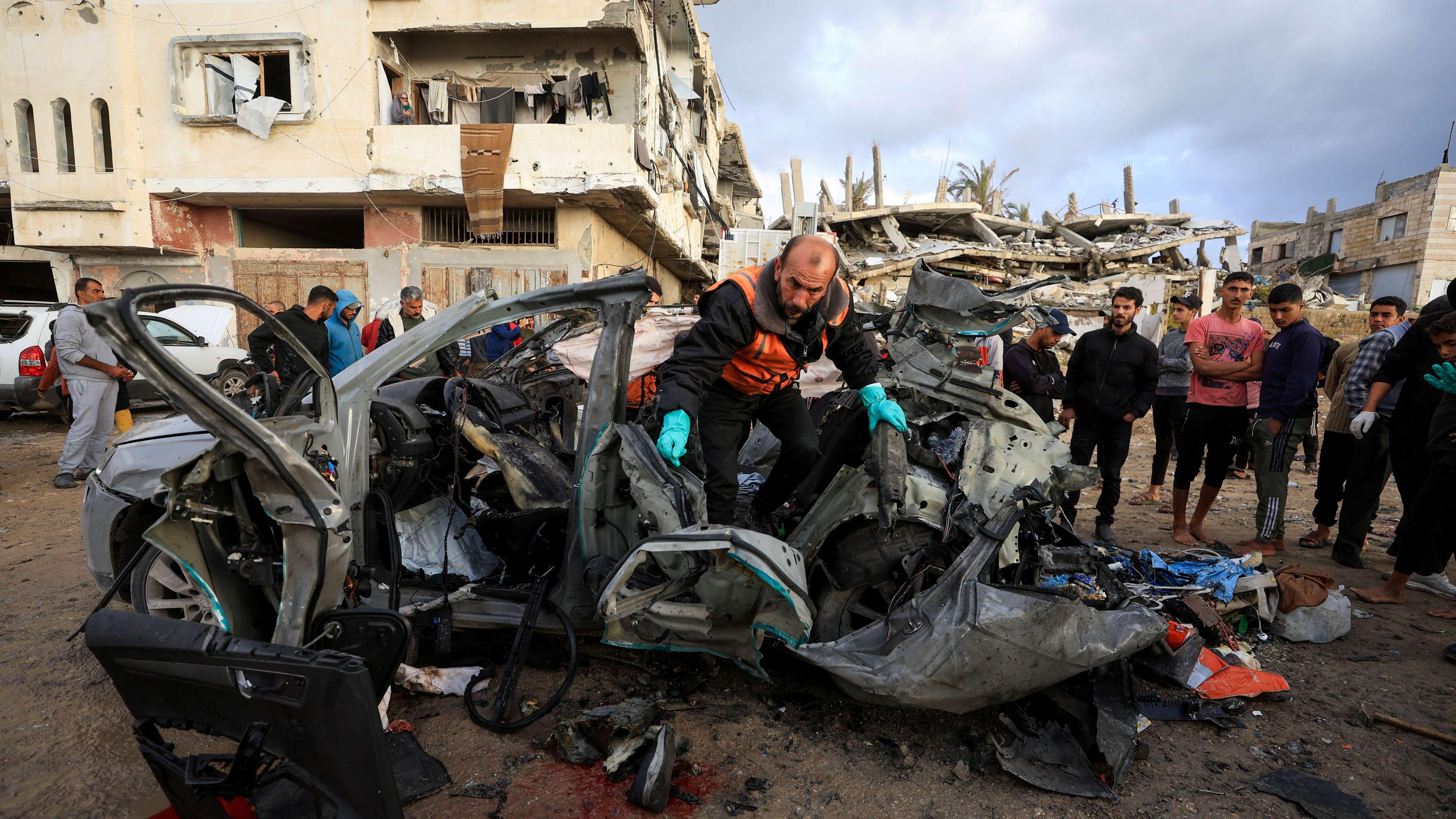 إسرائيل تعلن مقتل "قائد ركن التصنيع في حماس" بغارة على غزة، والحركة تدين استهداف سيارة دون الإشارة لمن فيها