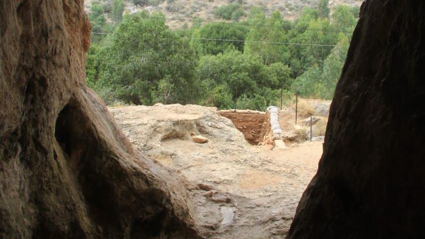 La cueva donde fue encontrado el niño Skhūl I, en el Monte Carmelo, Israel. 