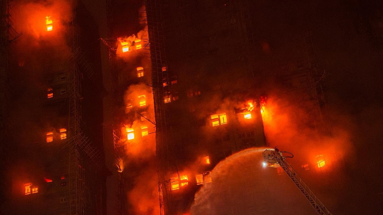 大埔宏福苑設有8幢，其中7幢起火。