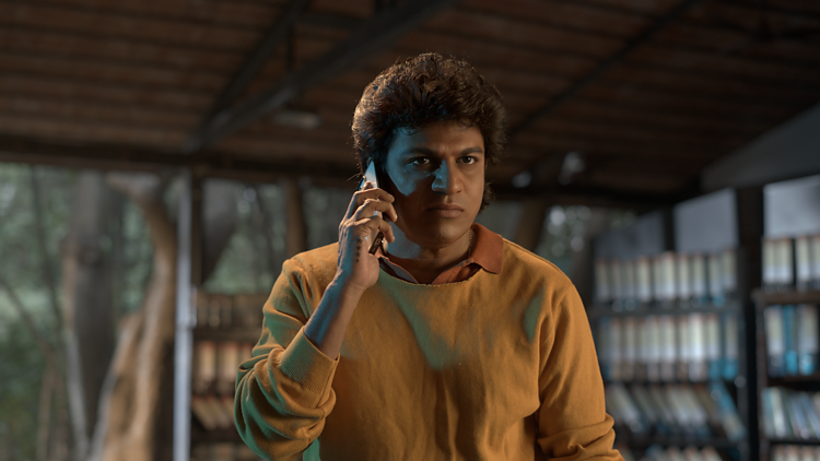 Cena do filme 'Ghost', com o rosto rejuvenescido por IA do ator indiano Shiva Rajkumar