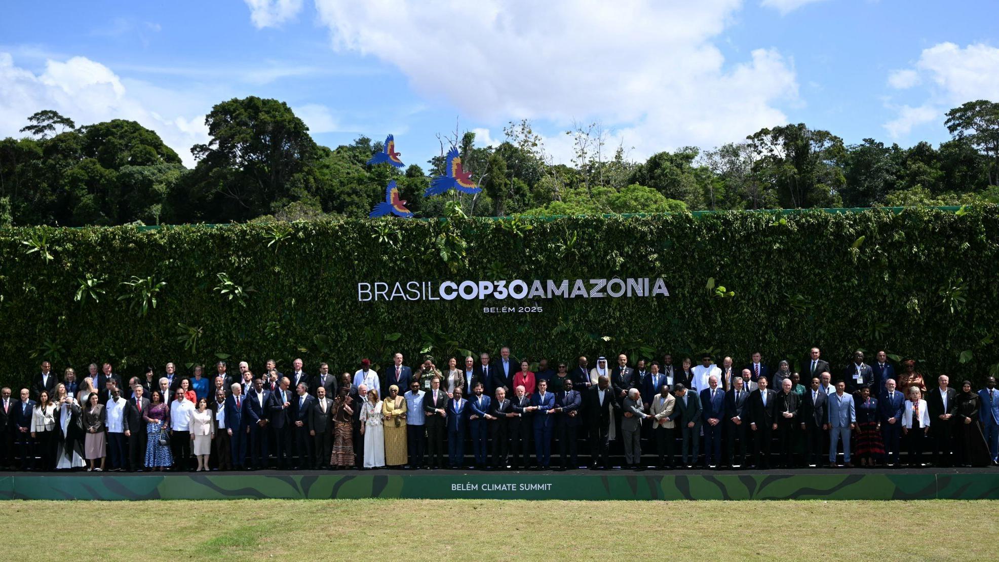 聯合國氣候變化會議COP30期間，領袖們在巴西貝倫合影留念（7/11/2025）