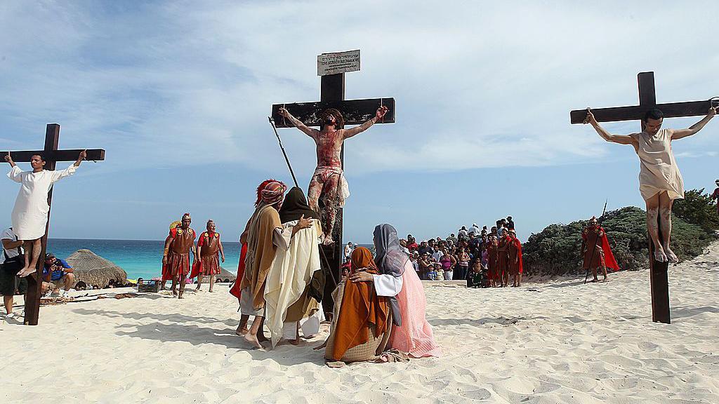 Encenação da crucificação de jesus Cristo