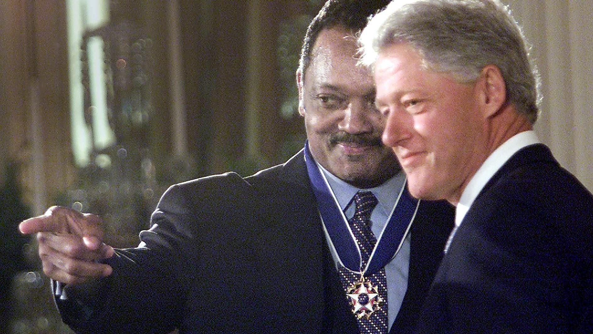 Jesse Jackson y Bill Clinton en el año 2000.
