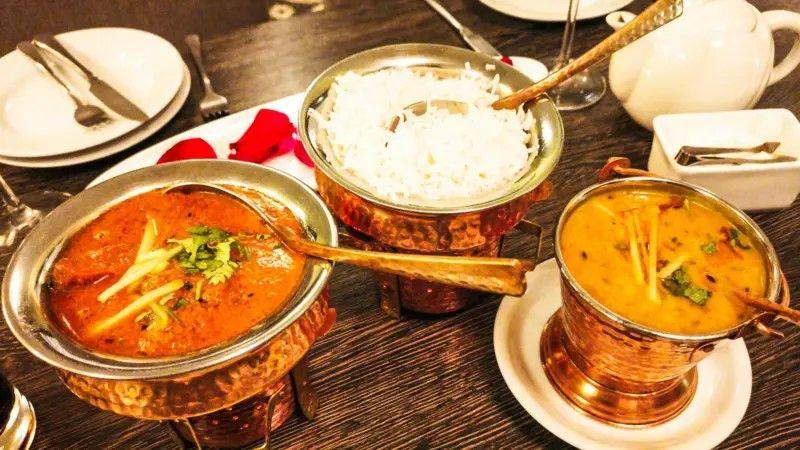 ریستورانوں میں بھی زیادہ کھانے دیے جاتے ہیں