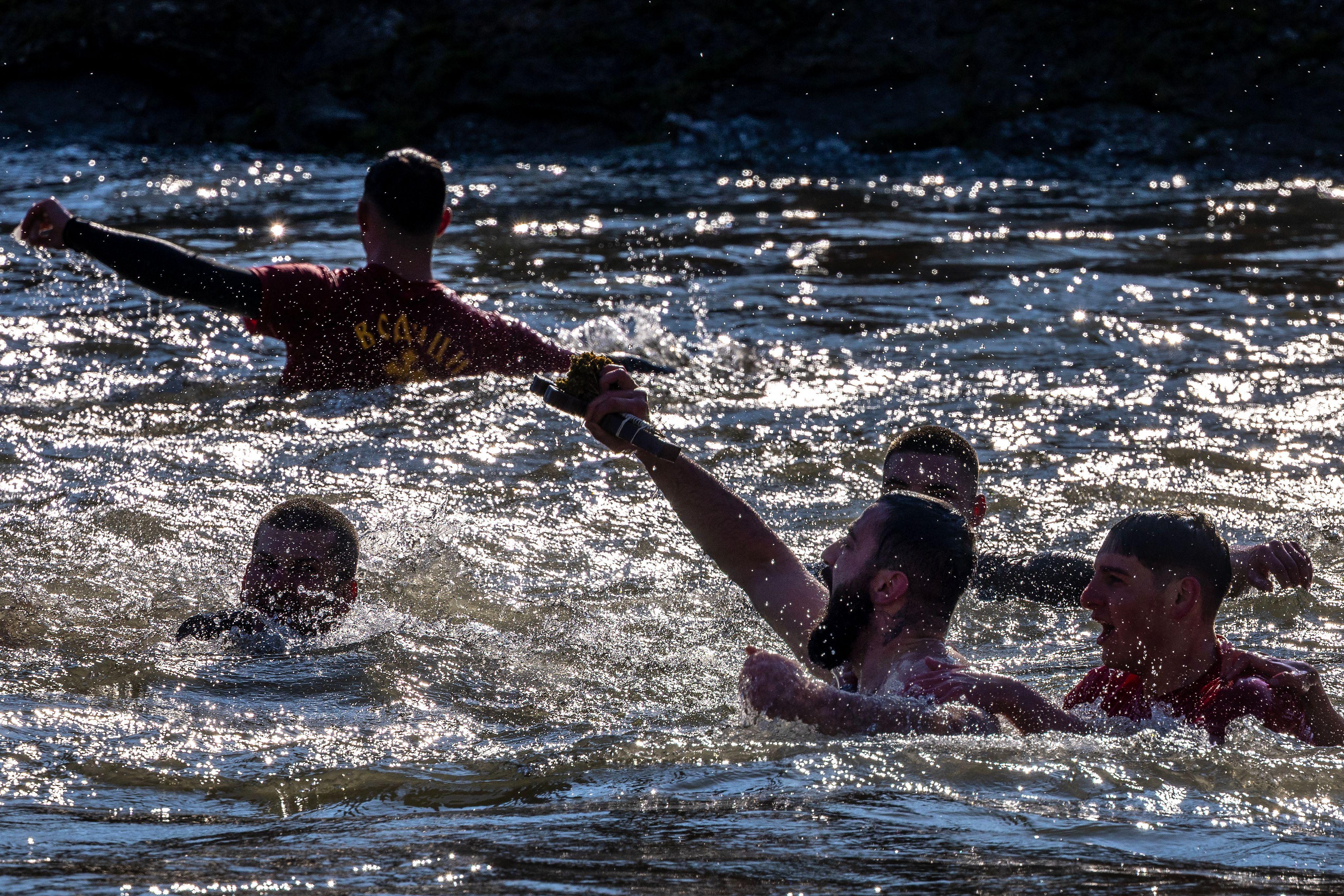 plivanje za časni krst u makedoniji, bogojavljanje u makedoniji