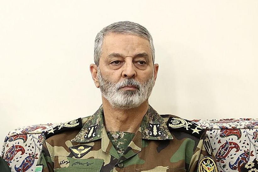 اللواء عبد الرحيم موسوي في اجتماع مع قادة آخرين، بمن فيهم قائد الحرس الثوري الإسلامي آنذاك حسين سلامي ورئيس الأركان العامة للقوات المسلحة الإيرانية آنذاك اللواء محمد باقري، في مقر إقامة المرشد الأعلى آنذاك علي خامنئي في طهران، يوم 21 أبريل/نيسان 2024.