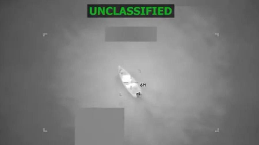 ما تقول الولايات المتحدة إنه قارب لتهريب المخدرات