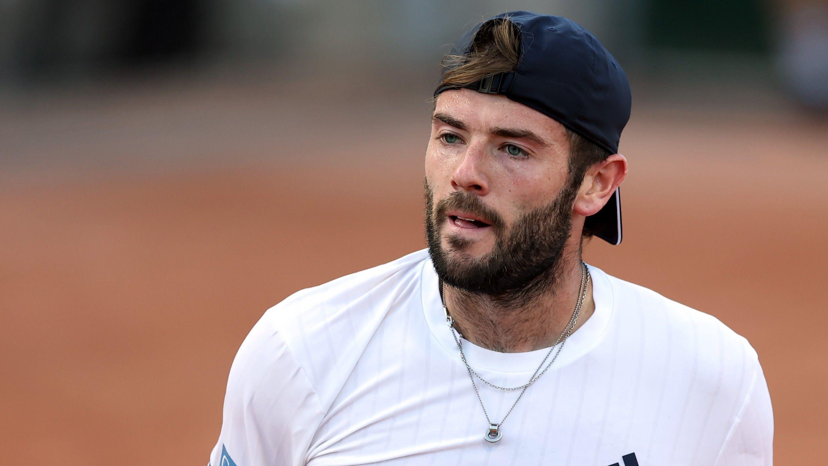 French Open: GBs Fearnley two sets down but breaks Cerundolo in third - listen & follow