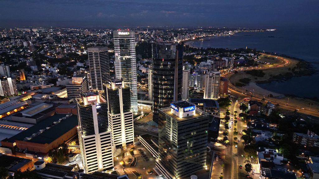 Vista aérea del World Trade Center (WTC) en el barrio de Buceo, Montevideo.