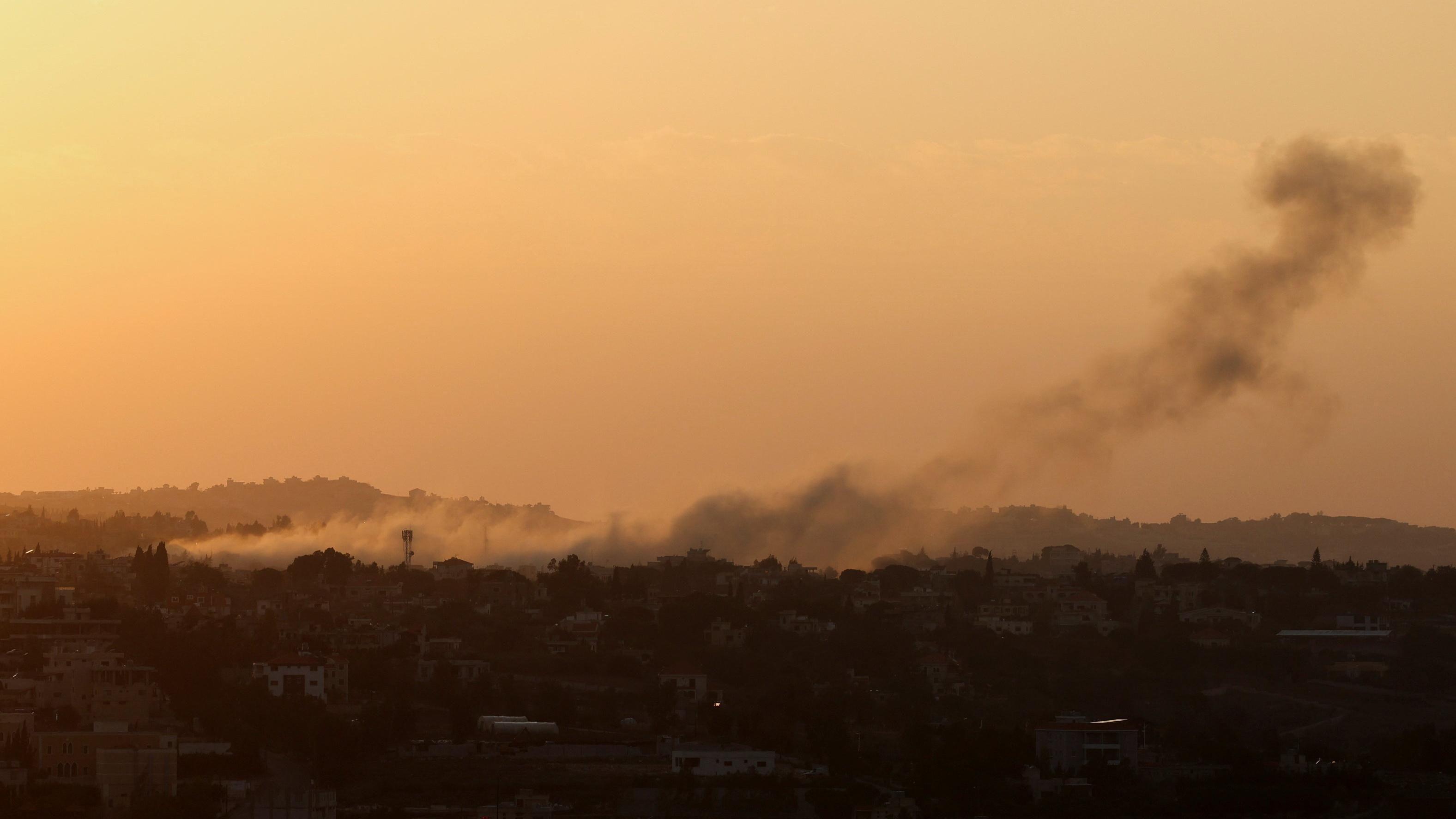 إسرائيل تقصف "مواقع لحزب الله" في جنوب لبنان وتتهمه بـ"خرق التفاهمات الأمنية"