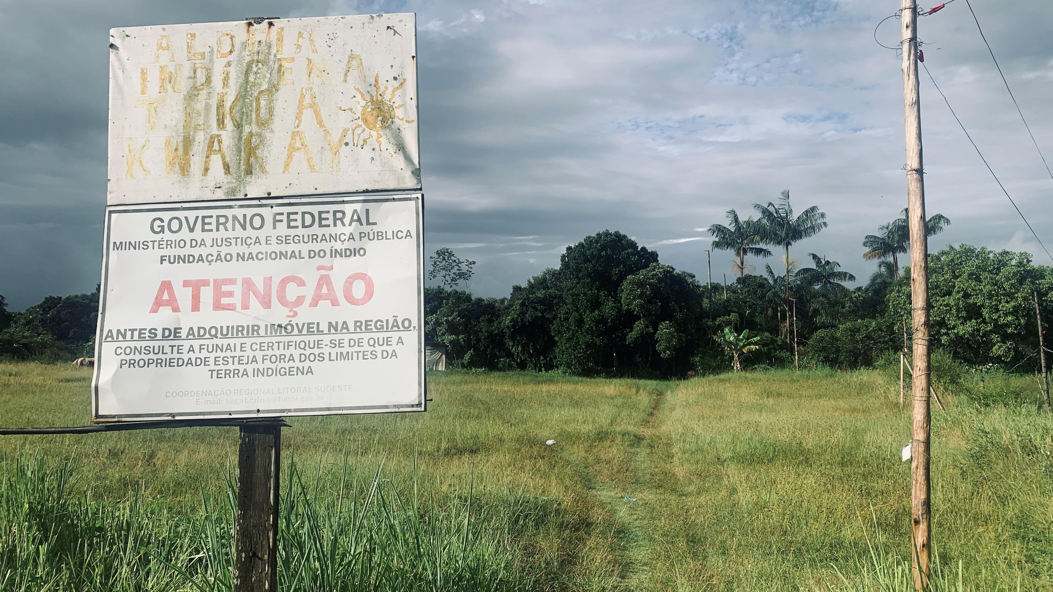 Placa da Aldeia Tekoa Kwaray em Peruíbe
