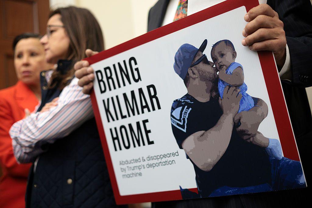 Un cartel a favor de Kilmar Ábrego