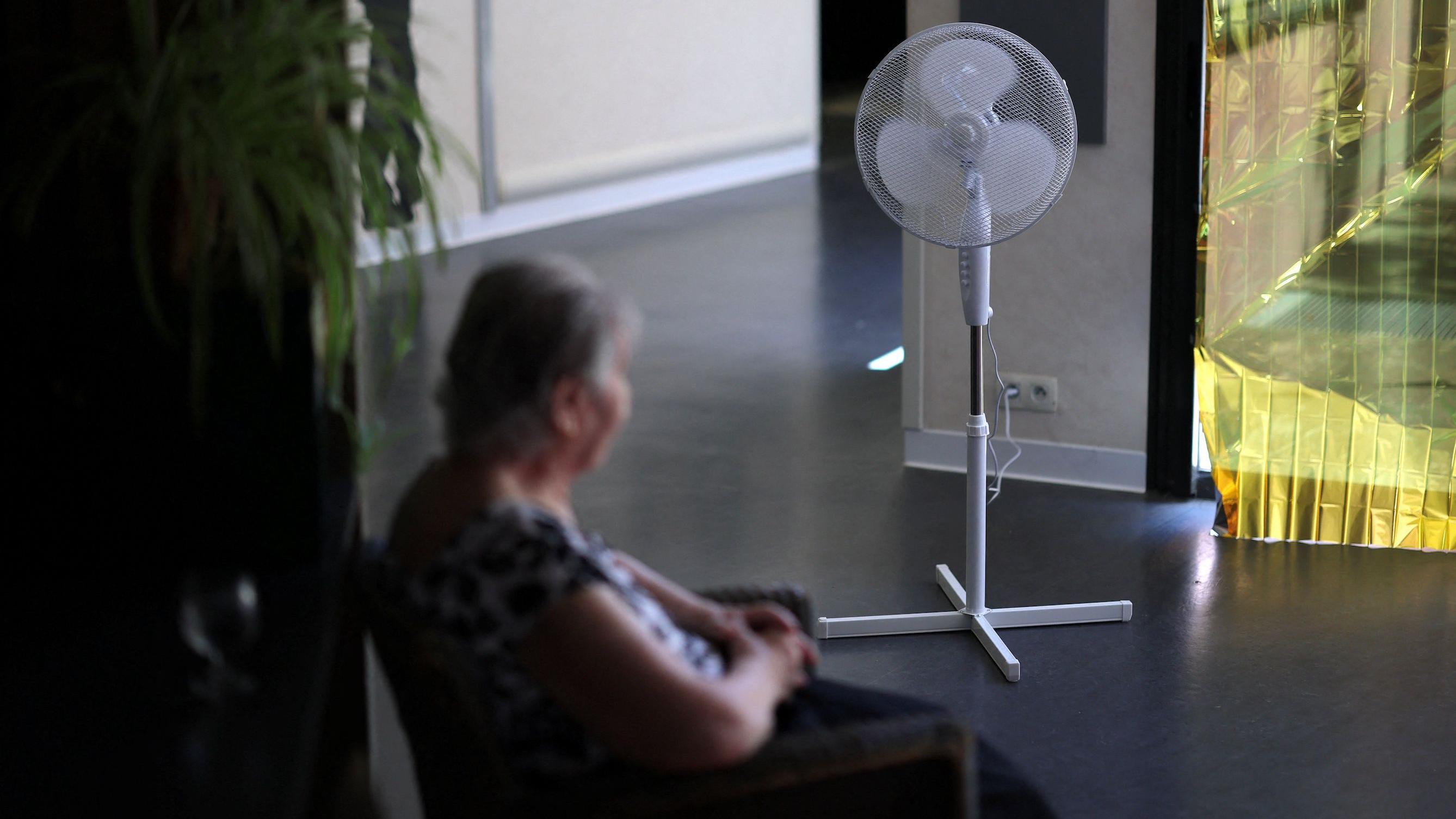 Ventilator kao spas za baku u domu za stare u Nantu, u Francuskoj
